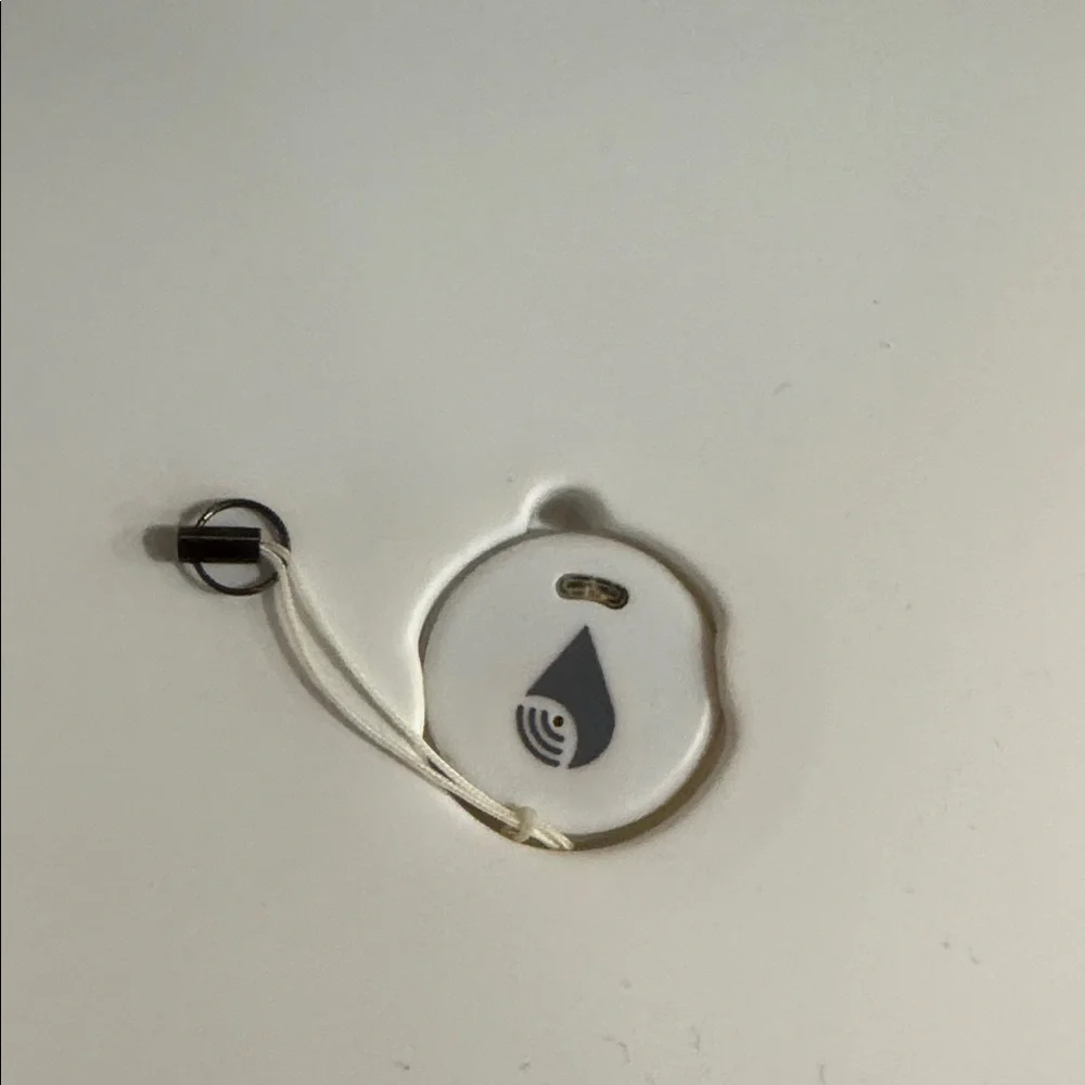 TrackR Pixel Bluetooth Tracker - Picture 2 of 6